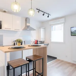 Appartement Wazemmes - Functional With Parking Space!, Lille